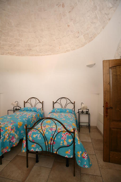 Trulli Convertini Locorotondo Buitenkant foto